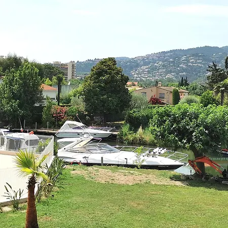 Apartment Les De Robinson: Riverside Duplex With Pool *